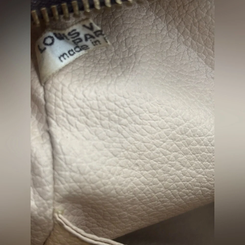 Louis Vuitton Monogram Trousse Toilette 28 Crossbody - Picture 12 of 15